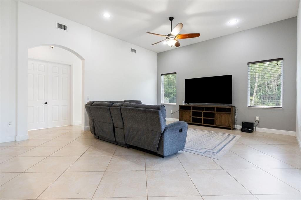 Davie, Florida, 33326, United States, 5 Bedrooms Bedrooms, ,3 BathroomsBathrooms,Residential,Forsale,1927588