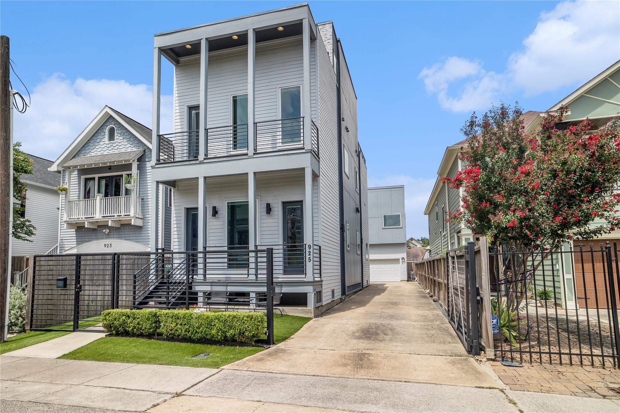 Houston, Texas, 77008, United States, 4 Bedrooms Bedrooms, ,3 BathroomsBathrooms,Residential,Forsale,1909995