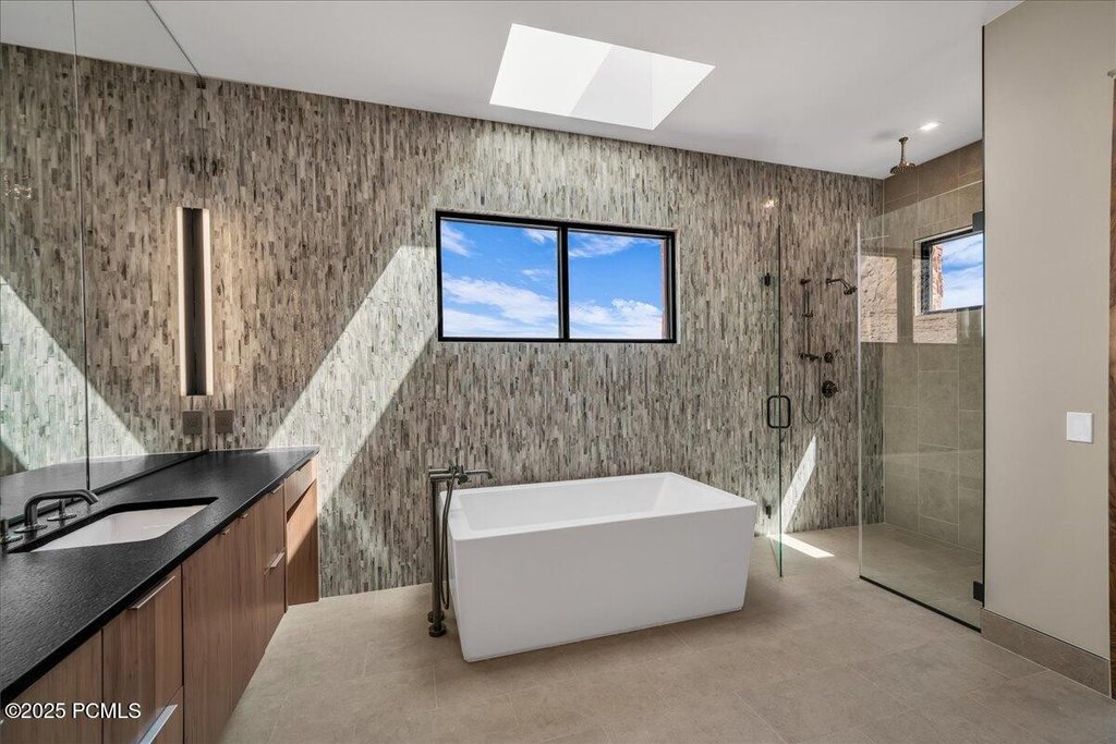 Ivins, Utah, 84738, United States, 5 Bedrooms Bedrooms, ,4.5 BathroomsBathrooms,Residential,Forsale,1994167