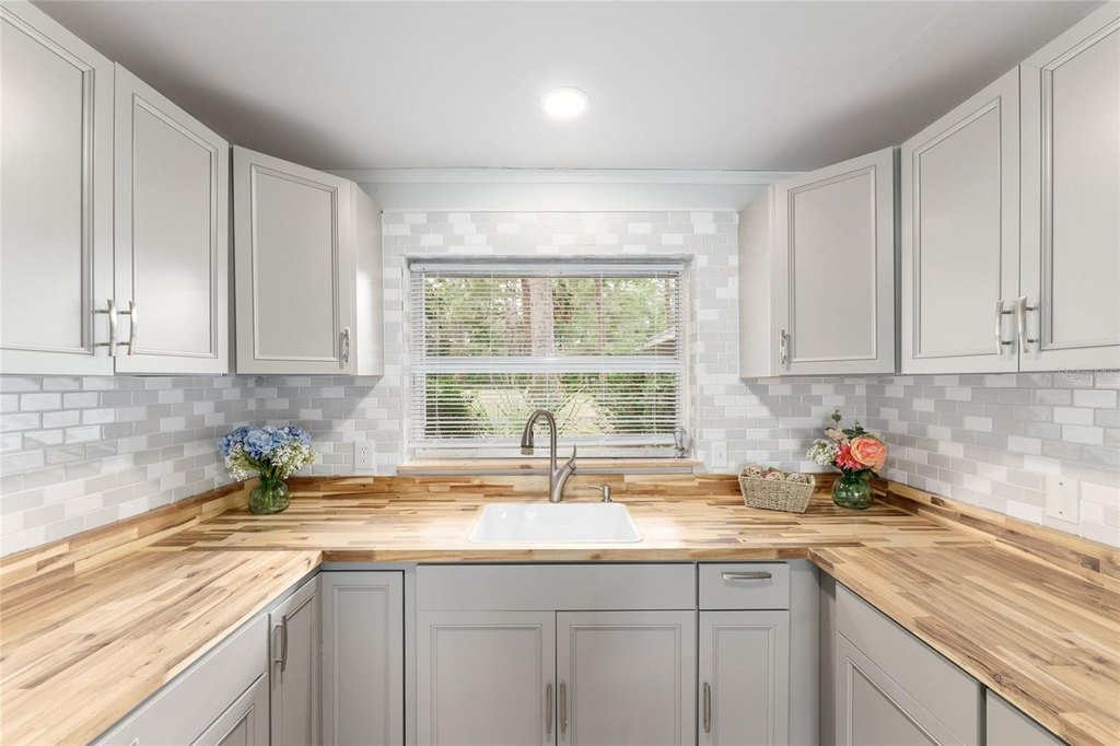 DUNNELLON, Florida, 34432, United States, 3 Bedrooms Bedrooms, ,3 BathroomsBathrooms,Residential,Forsale,2003999