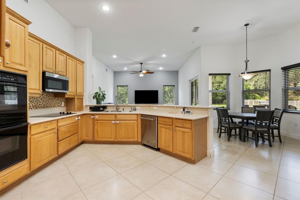 Davie, Florida, 33326, United States, 5 Bedrooms Bedrooms, ,3 BathroomsBathrooms,Residential,Forsale,1927588