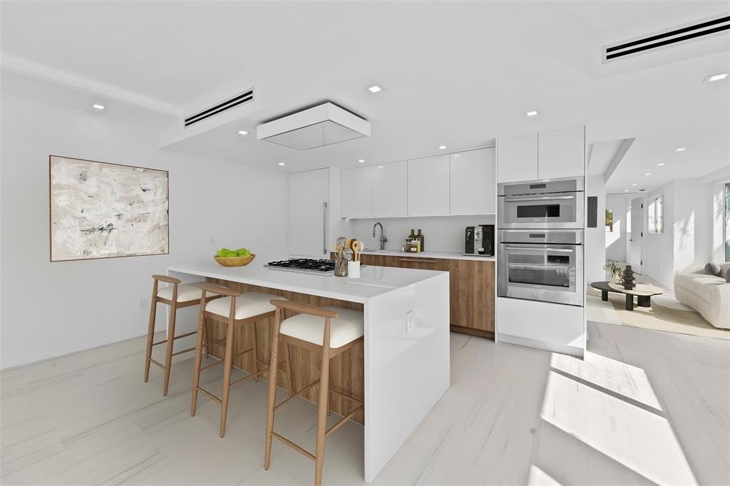 Fort Lauderdale, Florida, 33301, United States, 4 Bedrooms Bedrooms, ,4 BathroomsBathrooms,Residential,Forsale,1927563
