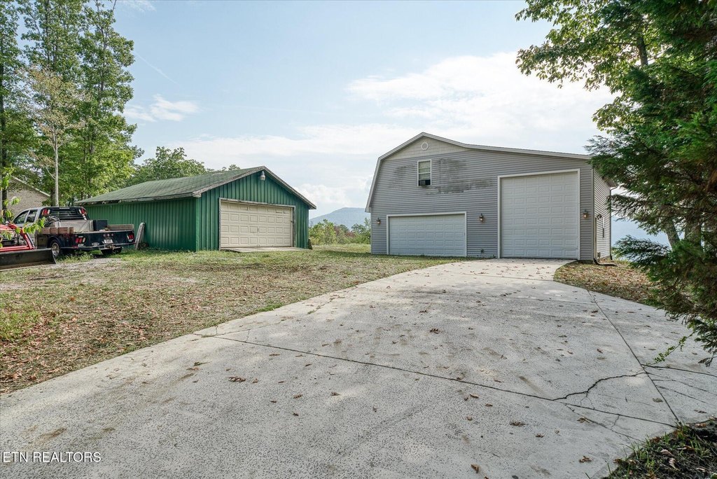 Crossville, Tennessee, 38555, United States, 3 Bedrooms Bedrooms, ,3.5 BathroomsBathrooms,Residential,Forsale,1929845
