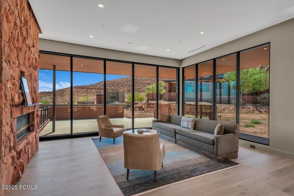 Ivins, Utah, 84738, United States, 5 Bedrooms Bedrooms, ,4.5 BathroomsBathrooms,Residential,Forsale,1994167