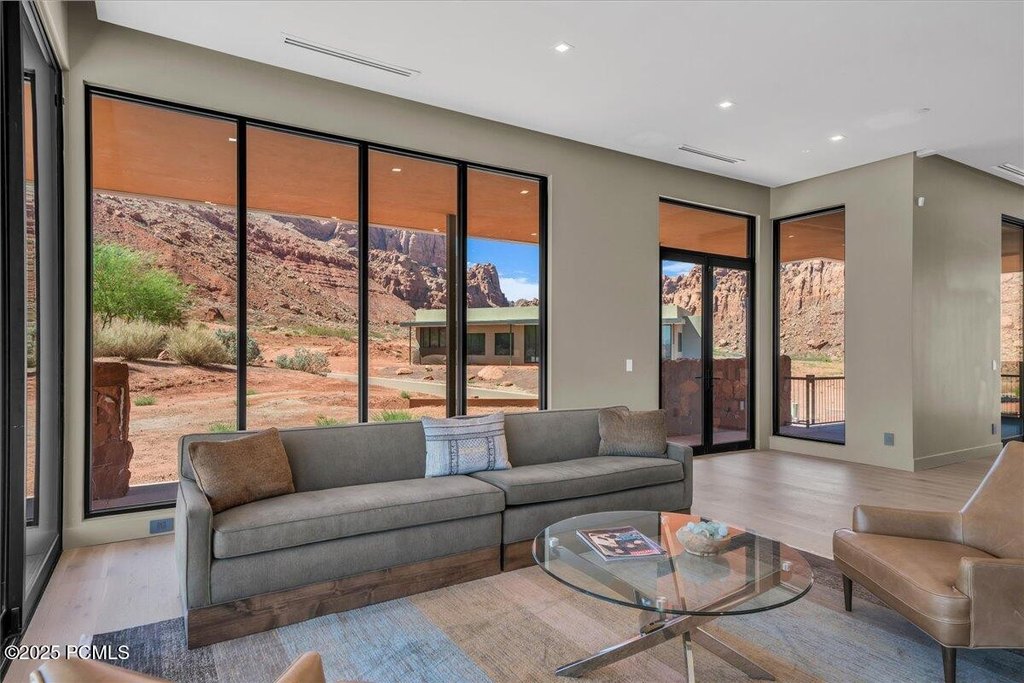 Ivins, Utah, 84738, United States, 5 Bedrooms Bedrooms, ,4.5 BathroomsBathrooms,Residential,Forsale,1994167