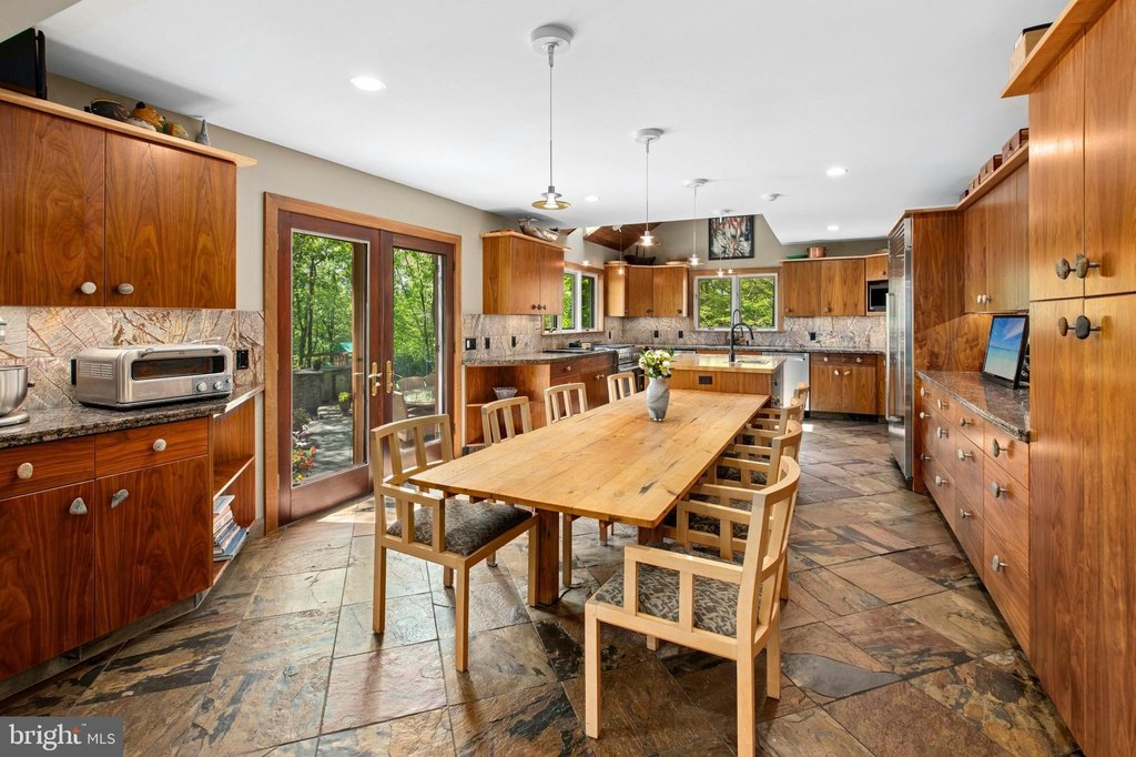 HENRYVILLE, Pennsylvania, 18332, United States, 6 Bedrooms Bedrooms, ,7.5 BathroomsBathrooms,Residential,Forsale,1904002