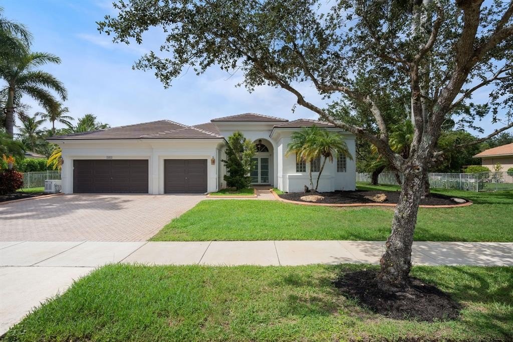 Davie, Florida, 33326, United States, 5 Bedrooms Bedrooms, ,3 BathroomsBathrooms,Residential,Forsale,1927588