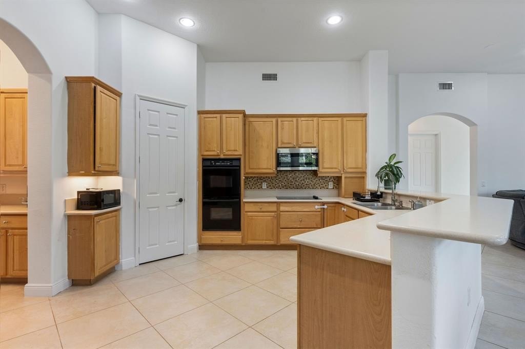 Davie, Florida, 33326, United States, 5 Bedrooms Bedrooms, ,3 BathroomsBathrooms,Residential,Forsale,1927588