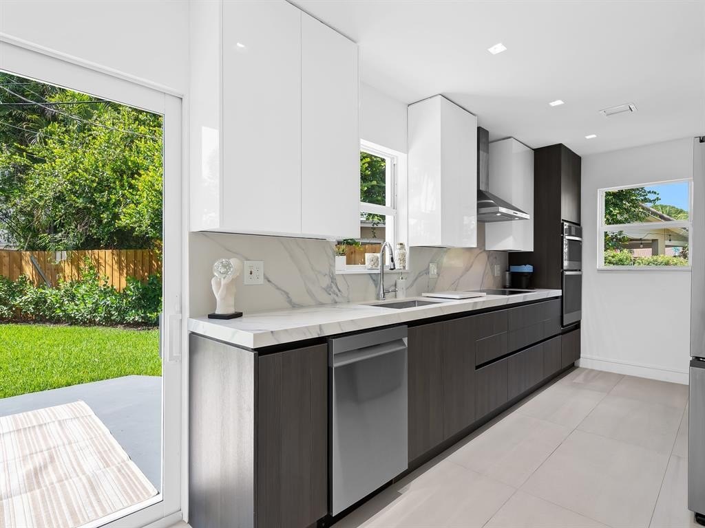 Wilton Manors, Florida, 33334, United States, 2 Bedrooms Bedrooms, ,2 BathroomsBathrooms,Residential,Forsale,1927556