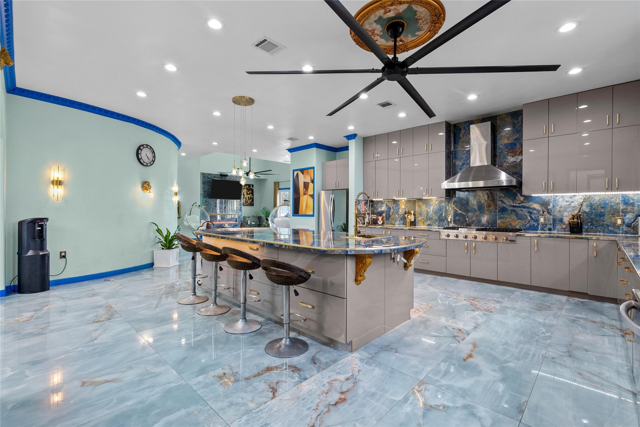 Alvin, Texas, 77511, United States, 8 Bedrooms Bedrooms, ,9 BathroomsBathrooms,Residential,Forsale,1953106