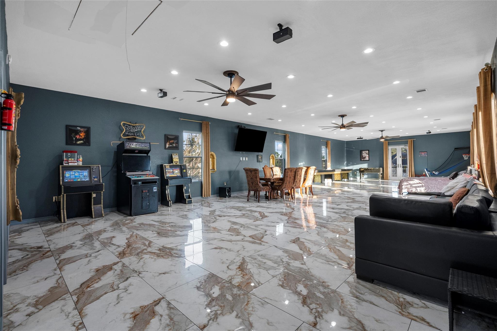 Alvin, Texas, 77511, United States, 8 Bedrooms Bedrooms, ,9 BathroomsBathrooms,Residential,Forsale,1953106