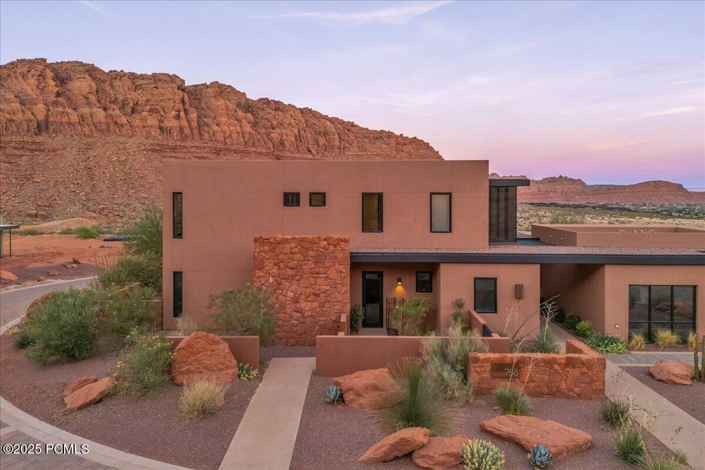 Ivins, Utah, 84738, United States, 5 Bedrooms Bedrooms, ,5.5 BathroomsBathrooms,Residential,Forsale,1994168