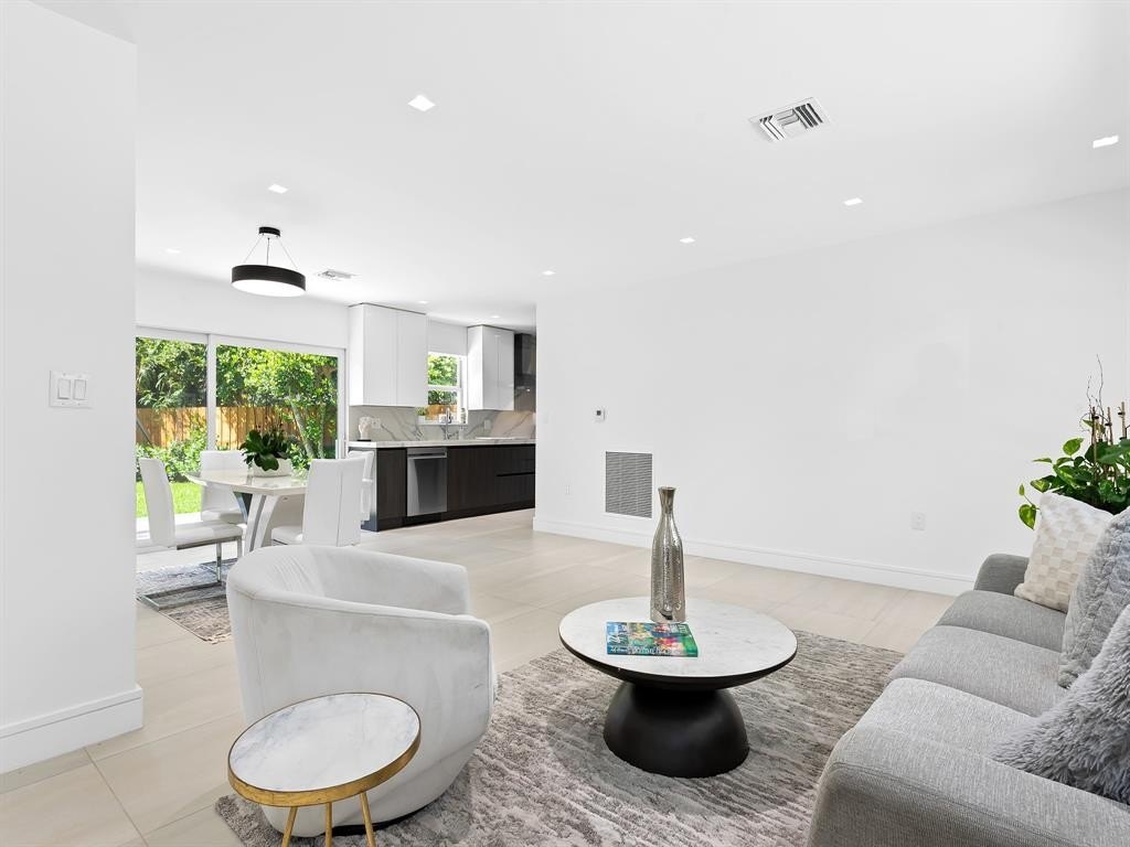 Wilton Manors, Florida, 33334, United States, 2 Bedrooms Bedrooms, ,2 BathroomsBathrooms,Residential,Forsale,1927556