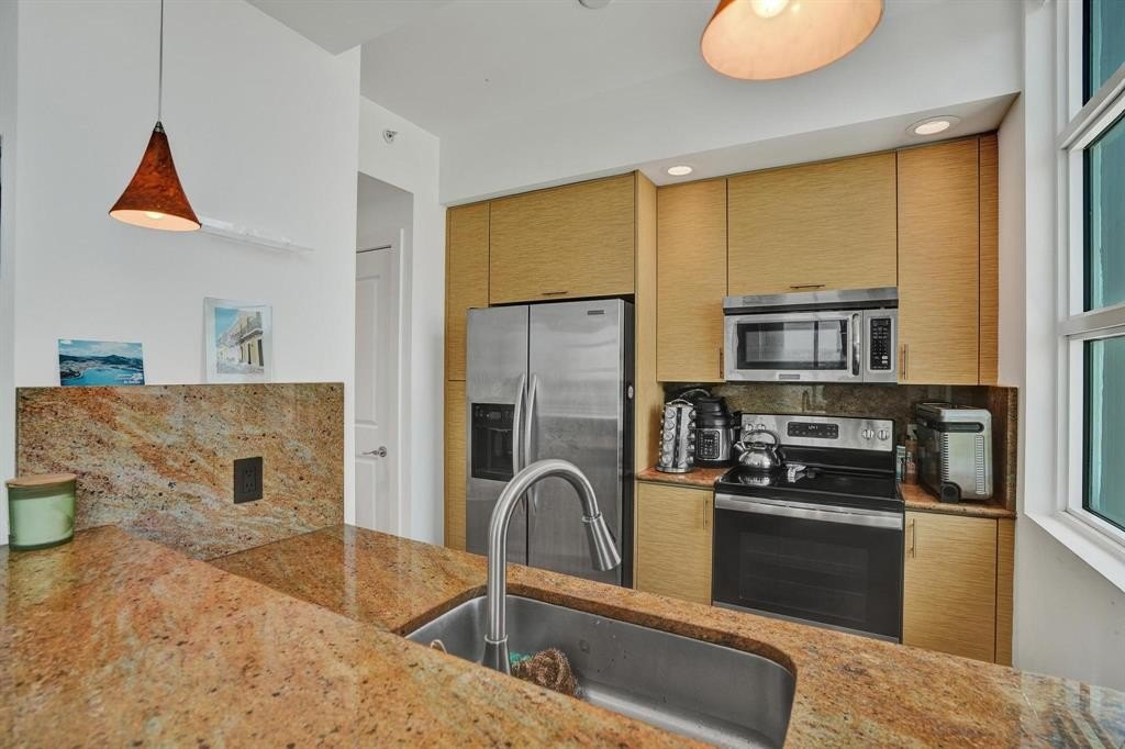 Fort Lauderdale, Florida, 33301, United States, 2 Bedrooms Bedrooms, ,2.5 BathroomsBathrooms,Residential,Forsale,1927578
