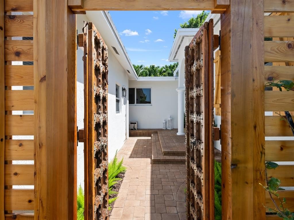 Wilton Manors, Florida, 33311, United States, 2 Bedrooms Bedrooms, ,2 BathroomsBathrooms,Residential,Forsale,1927559