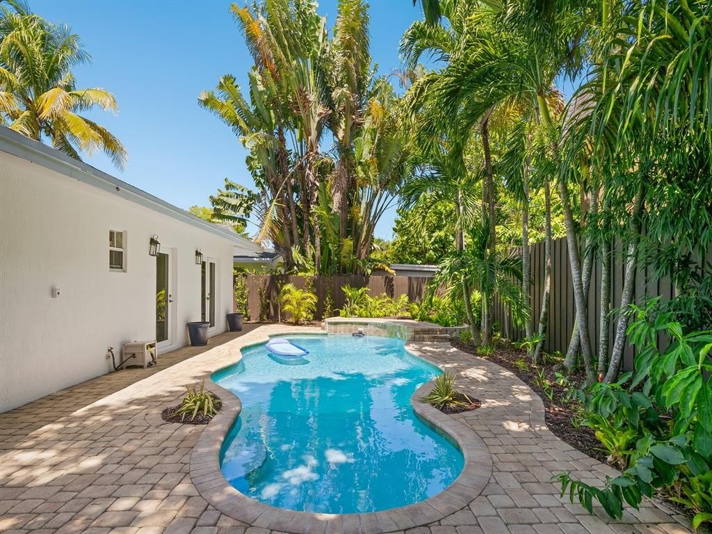 Wilton Manors, Florida, 33311, United States, 2 Bedrooms Bedrooms, ,2 BathroomsBathrooms,Residential,Forsale,1927559