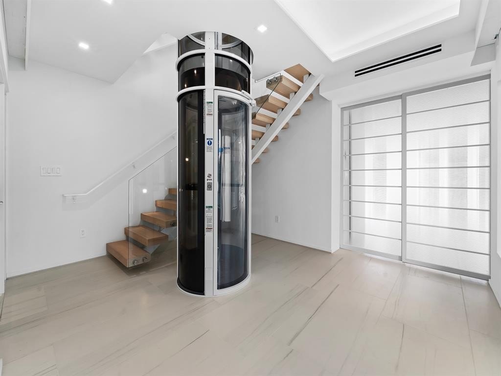 Fort Lauderdale, Florida, 33301, United States, 4 Bedrooms Bedrooms, ,4 BathroomsBathrooms,Residential,Forsale,1927561