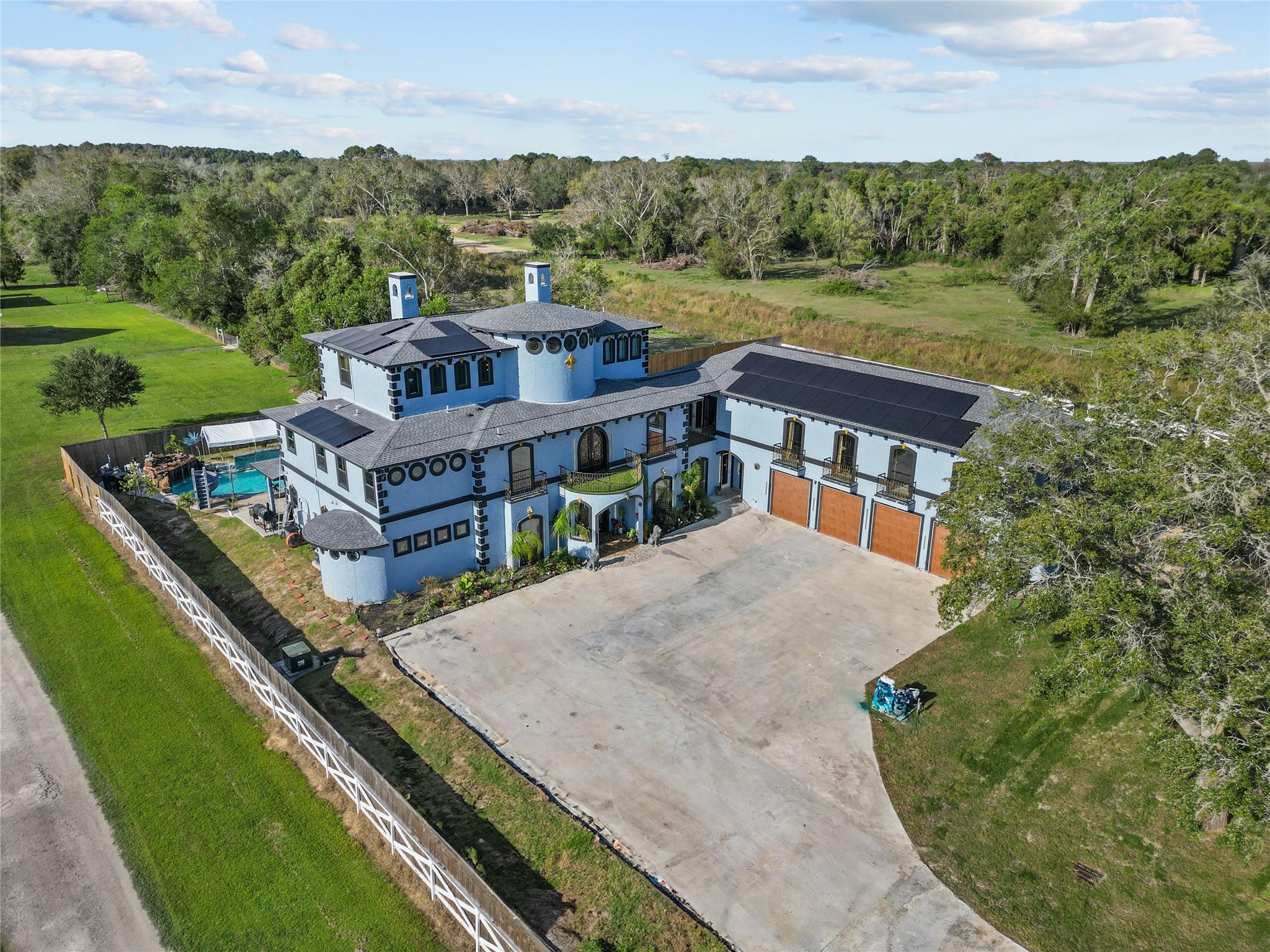 Alvin, Texas, 77511, United States, 8 Bedrooms Bedrooms, ,9 BathroomsBathrooms,Residential,Forsale,1953106