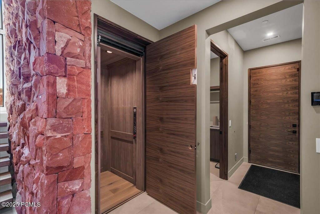 Ivins, Utah, 84738, United States, 5 Bedrooms Bedrooms, ,4.5 BathroomsBathrooms,Residential,Forsale,1994167