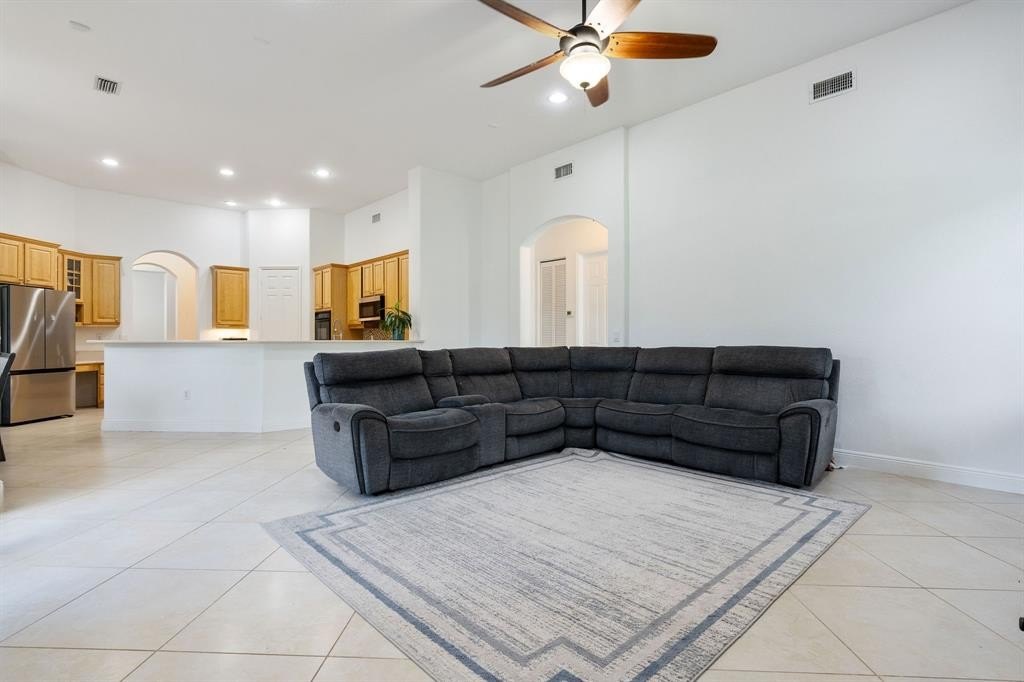 Davie, Florida, 33326, United States, 5 Bedrooms Bedrooms, ,3 BathroomsBathrooms,Residential,Forsale,1927588