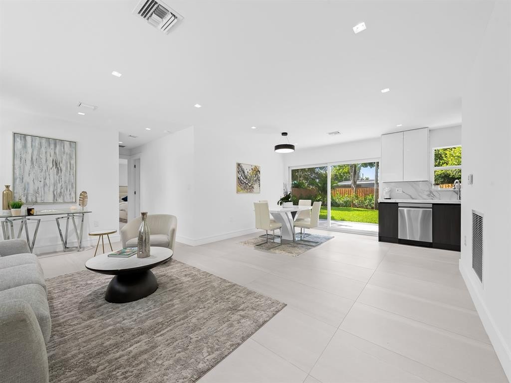 Wilton Manors, Florida, 33334, United States, 2 Bedrooms Bedrooms, ,2 BathroomsBathrooms,Residential,Forsale,1927556