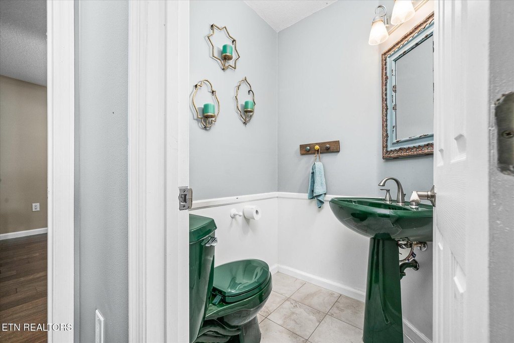Crossville, Tennessee, 38555, United States, 3 Bedrooms Bedrooms, ,3.5 BathroomsBathrooms,Residential,Forsale,1929845