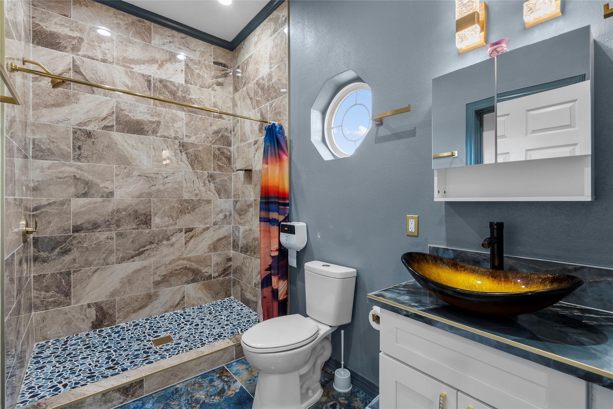 Alvin, Texas, 77511, United States, 8 Bedrooms Bedrooms, ,9 BathroomsBathrooms,Residential,Forsale,1953106