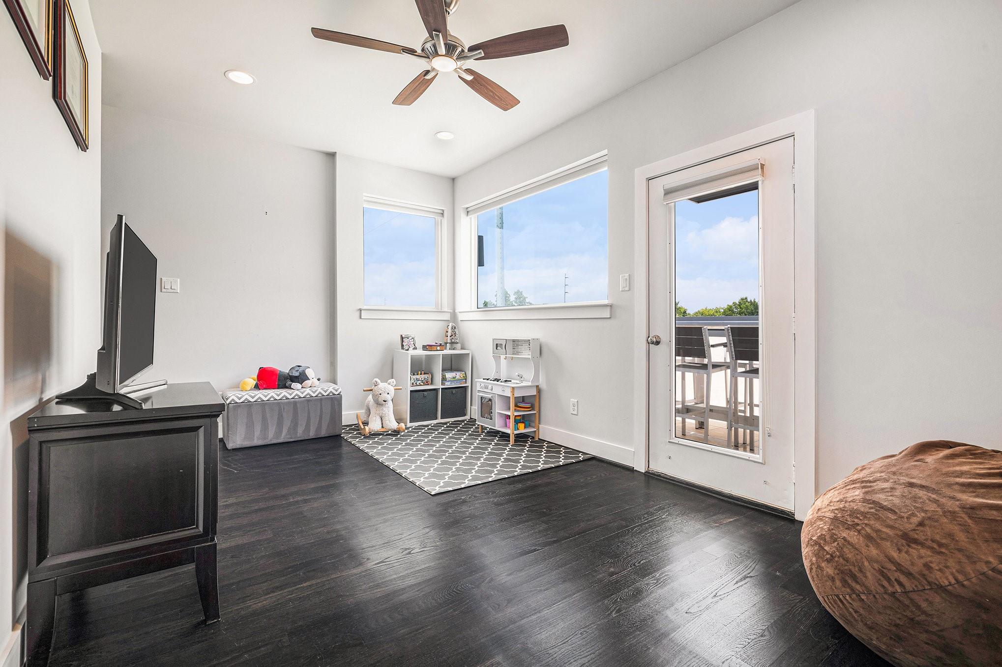 Houston, Texas, 77008, United States, 4 Bedrooms Bedrooms, ,3 BathroomsBathrooms,Residential,Forsale,1909995