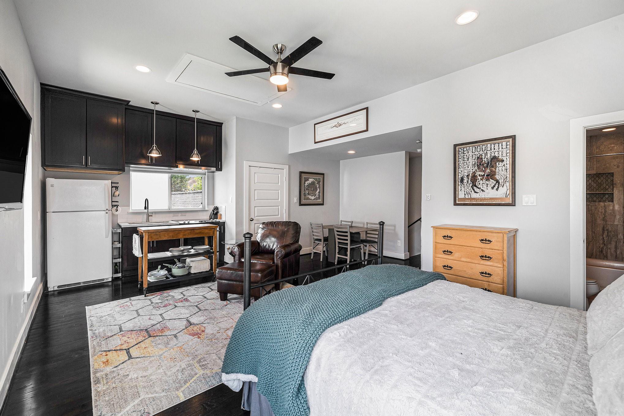 Houston, Texas, 77008, United States, 4 Bedrooms Bedrooms, ,3 BathroomsBathrooms,Residential,Forsale,1909995