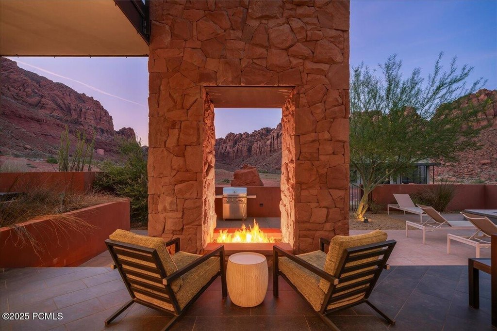 Ivins, Utah, 84738, United States, 5 Bedrooms Bedrooms, ,5.5 BathroomsBathrooms,Residential,Forsale,1994168