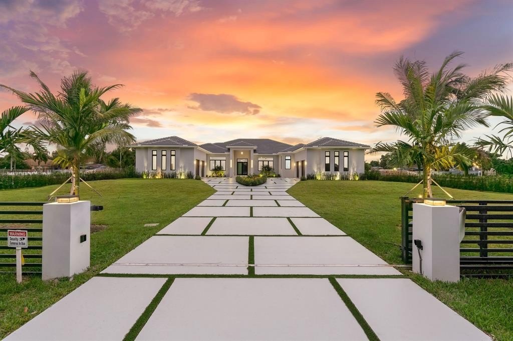 Plantation, Florida, 33323, United States, 5 Bedrooms Bedrooms, ,6.5 BathroomsBathrooms,Residential,Forsale,1927587