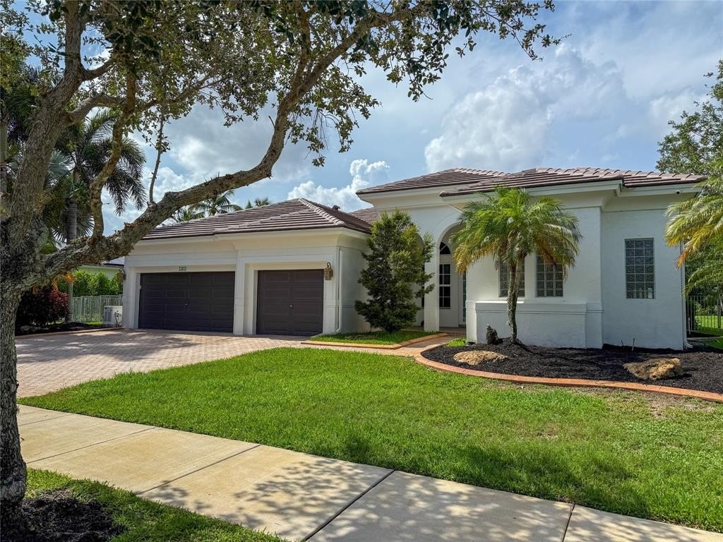 Davie, Florida, 33326, United States, 5 Bedrooms Bedrooms, ,3 BathroomsBathrooms,Residential,Forsale,1927588