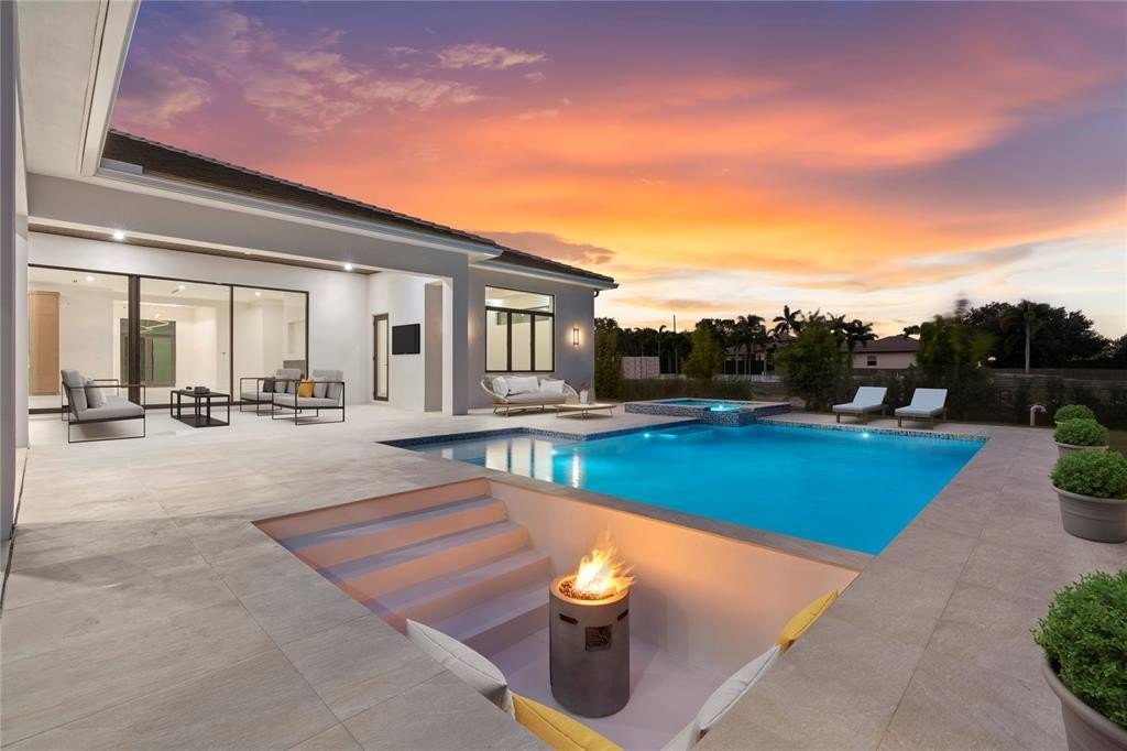 Plantation, Florida, 33323, United States, 5 Bedrooms Bedrooms, ,6.5 BathroomsBathrooms,Residential,Forsale,1927587