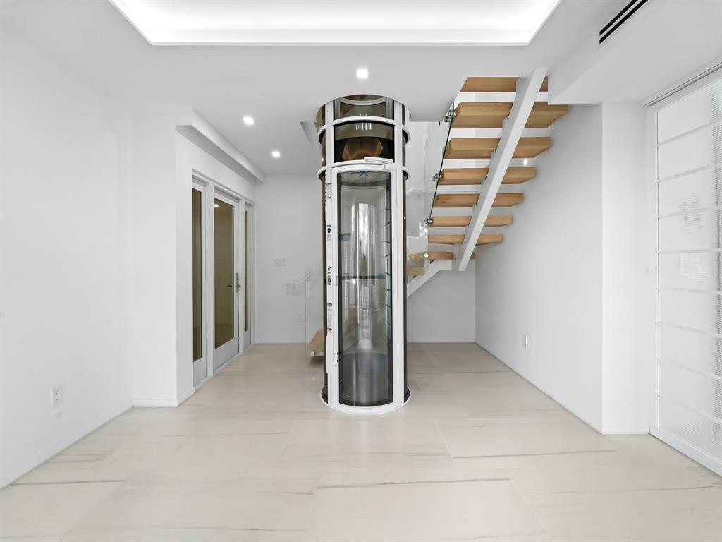 Fort Lauderdale, Florida, 33301, United States, 4 Bedrooms Bedrooms, ,4 BathroomsBathrooms,Residential,Forsale,1927561