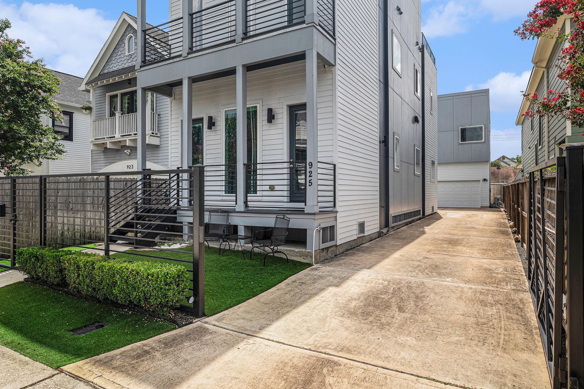 Houston, Texas, 77008, United States, 4 Bedrooms Bedrooms, ,3 BathroomsBathrooms,Residential,Forsale,1909995