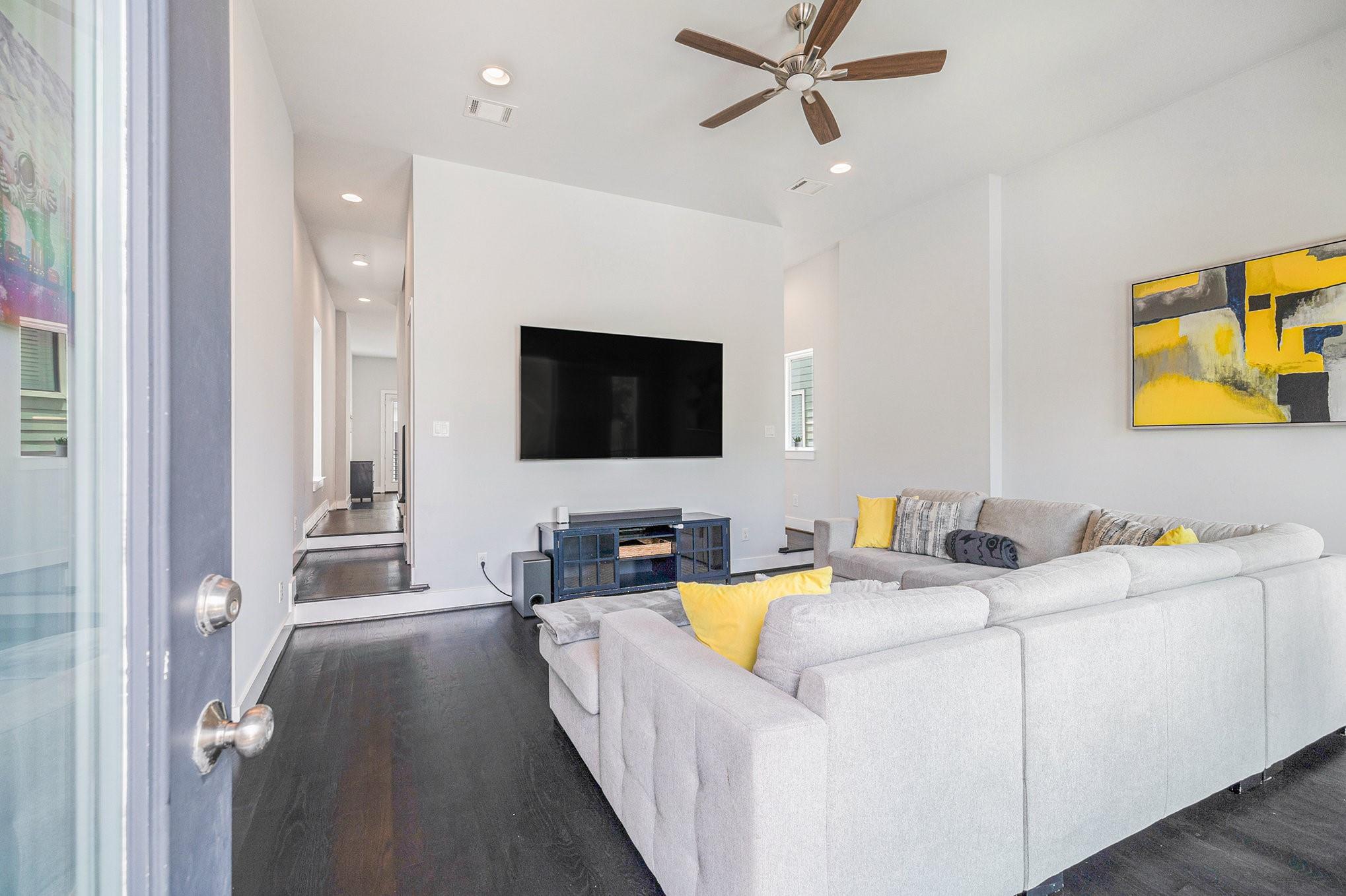 Houston, Texas, 77008, United States, 4 Bedrooms Bedrooms, ,3 BathroomsBathrooms,Residential,Forsale,1909995