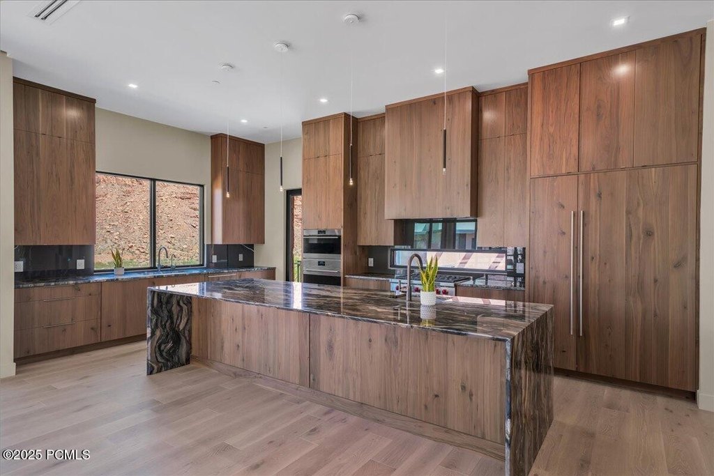 Ivins, Utah, 84738, United States, 5 Bedrooms Bedrooms, ,4.5 BathroomsBathrooms,Residential,Forsale,1994167