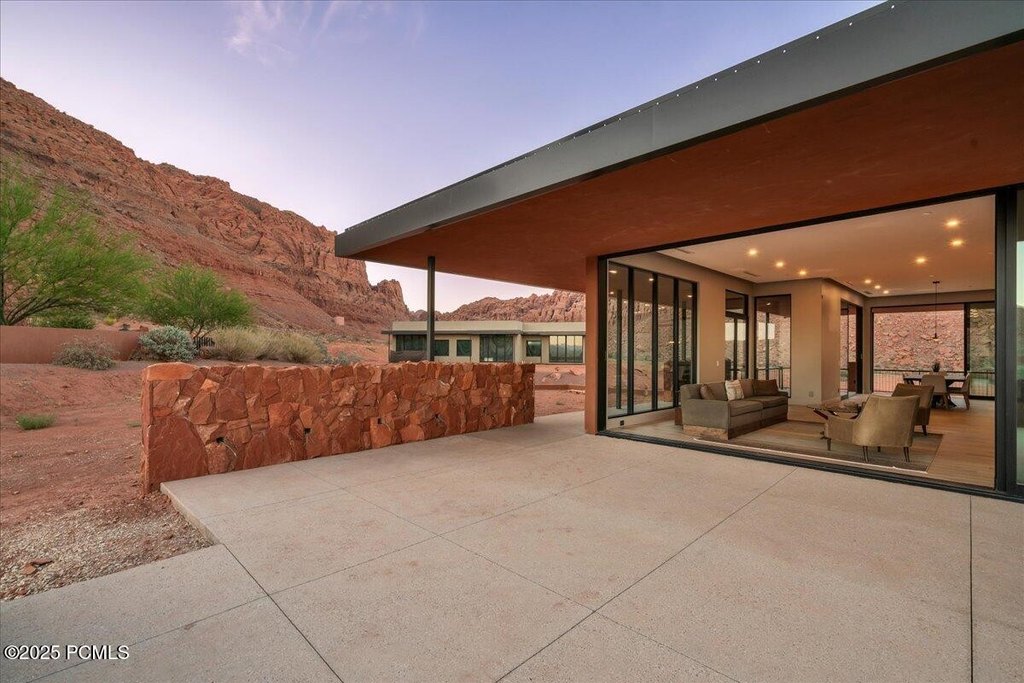 Ivins, Utah, 84738, United States, 5 Bedrooms Bedrooms, ,4.5 BathroomsBathrooms,Residential,Forsale,1994167