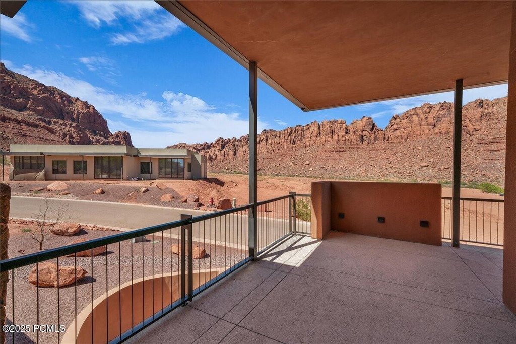 Ivins, Utah, 84738, United States, 5 Bedrooms Bedrooms, ,4.5 BathroomsBathrooms,Residential,Forsale,1994167