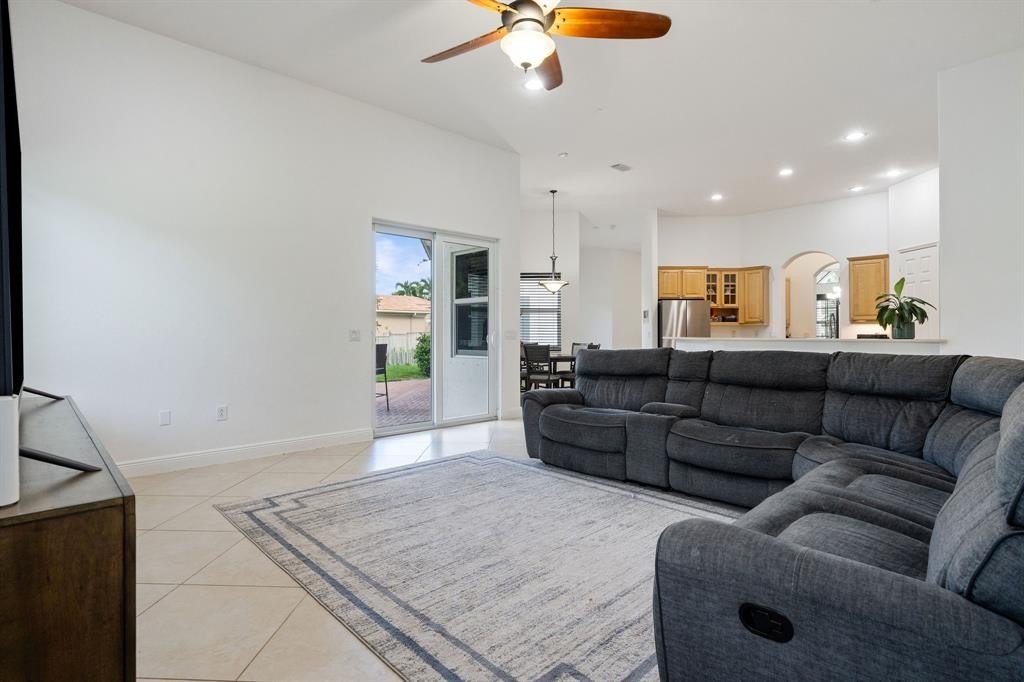 Davie, Florida, 33326, United States, 5 Bedrooms Bedrooms, ,3 BathroomsBathrooms,Residential,Forsale,1927588