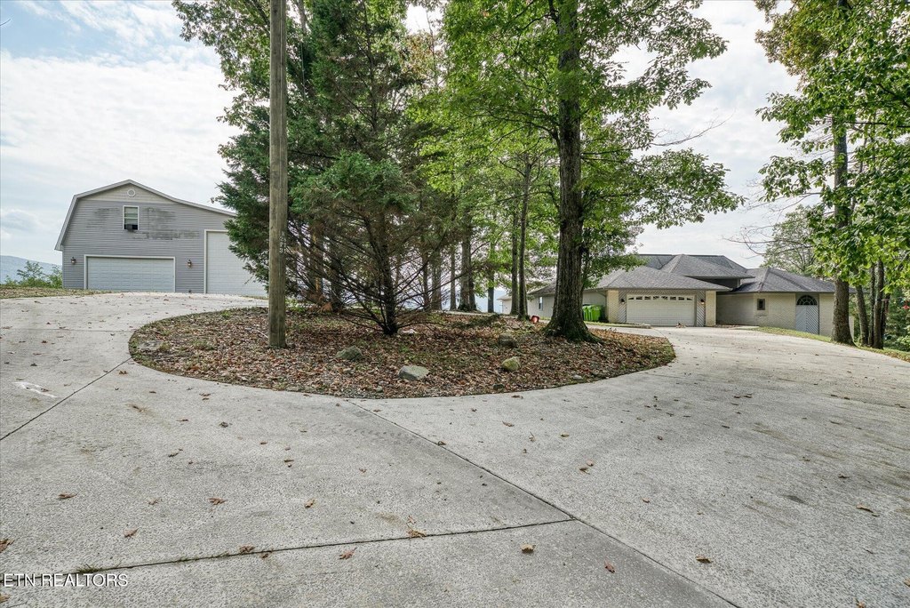 Crossville, Tennessee, 38555, United States, 3 Bedrooms Bedrooms, ,3.5 BathroomsBathrooms,Residential,Forsale,1929845