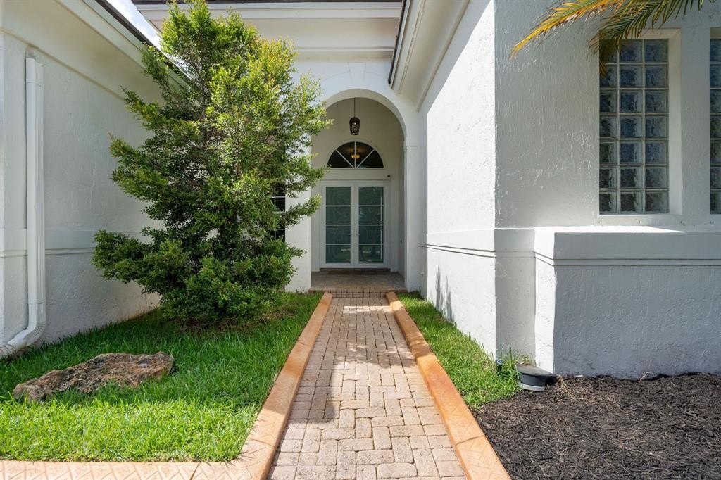 Davie, Florida, 33326, United States, 5 Bedrooms Bedrooms, ,3 BathroomsBathrooms,Residential,Forsale,1927588