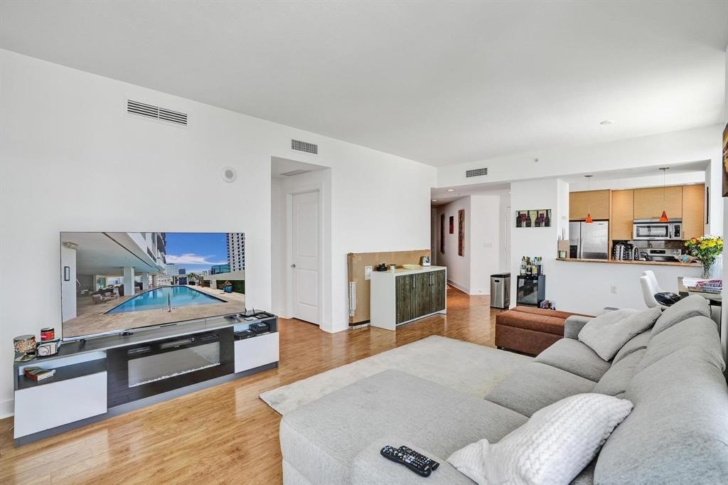 Fort Lauderdale, Florida, 33301, United States, 2 Bedrooms Bedrooms, ,2.5 BathroomsBathrooms,Residential,Forsale,1927578