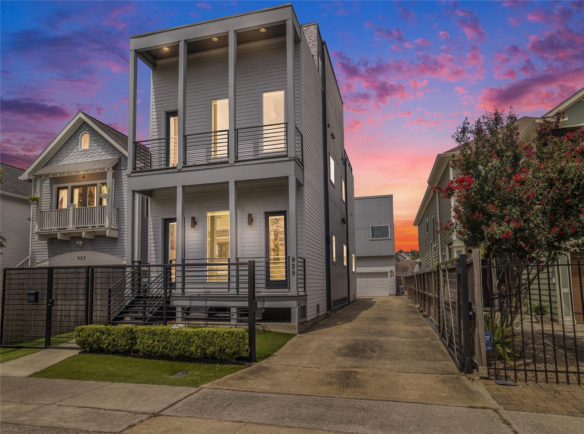 Houston, Texas, 77008, United States, 4 Bedrooms Bedrooms, ,3 BathroomsBathrooms,Residential,Forsale,1909995