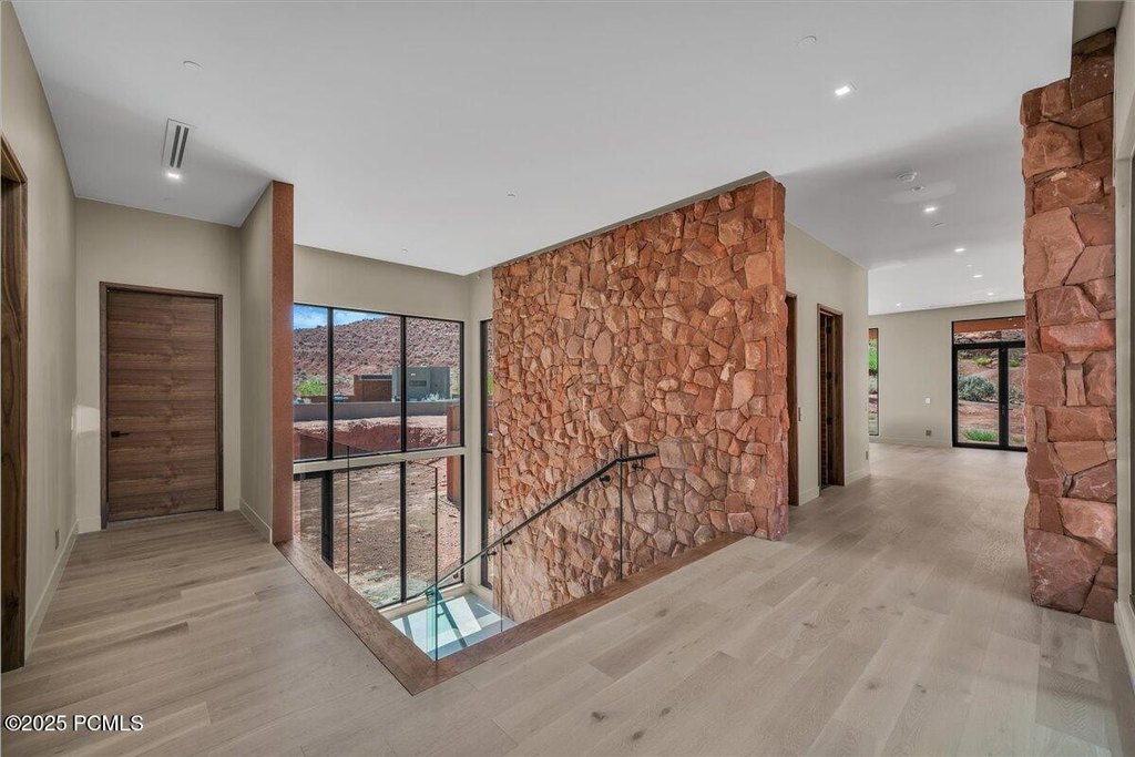 Ivins, Utah, 84738, United States, 5 Bedrooms Bedrooms, ,4.5 BathroomsBathrooms,Residential,Forsale,1994167