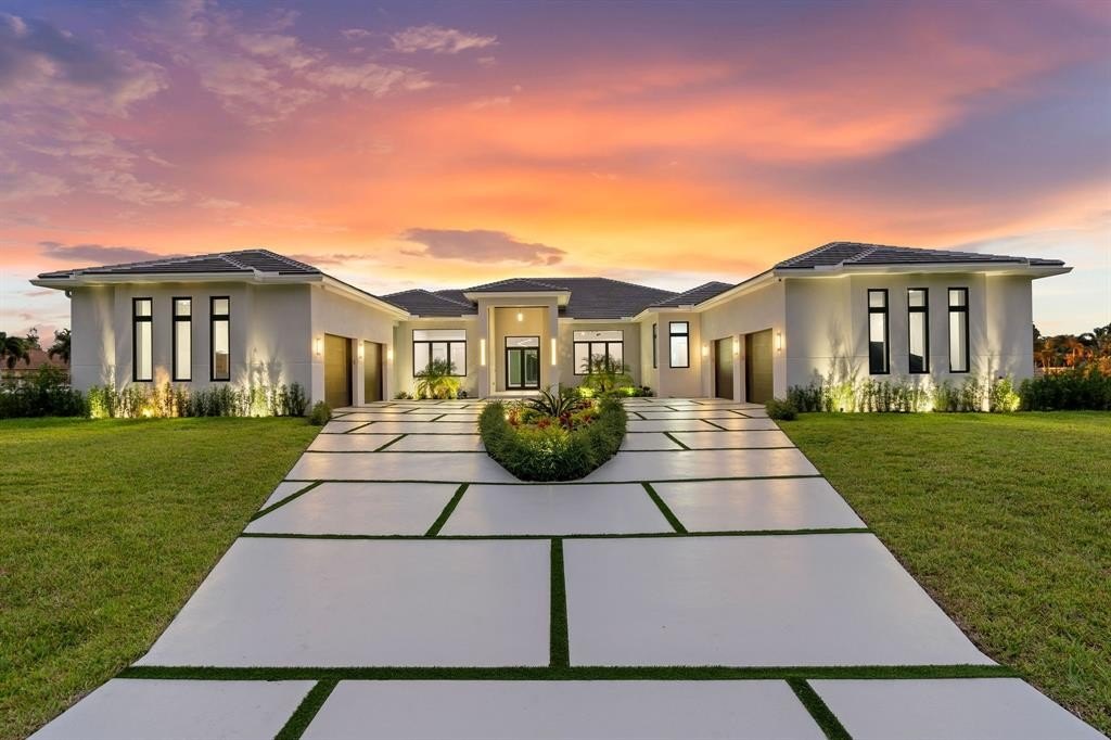 Plantation, Florida, 33323, United States, 5 Bedrooms Bedrooms, ,6.5 BathroomsBathrooms,Residential,Forsale,1927587