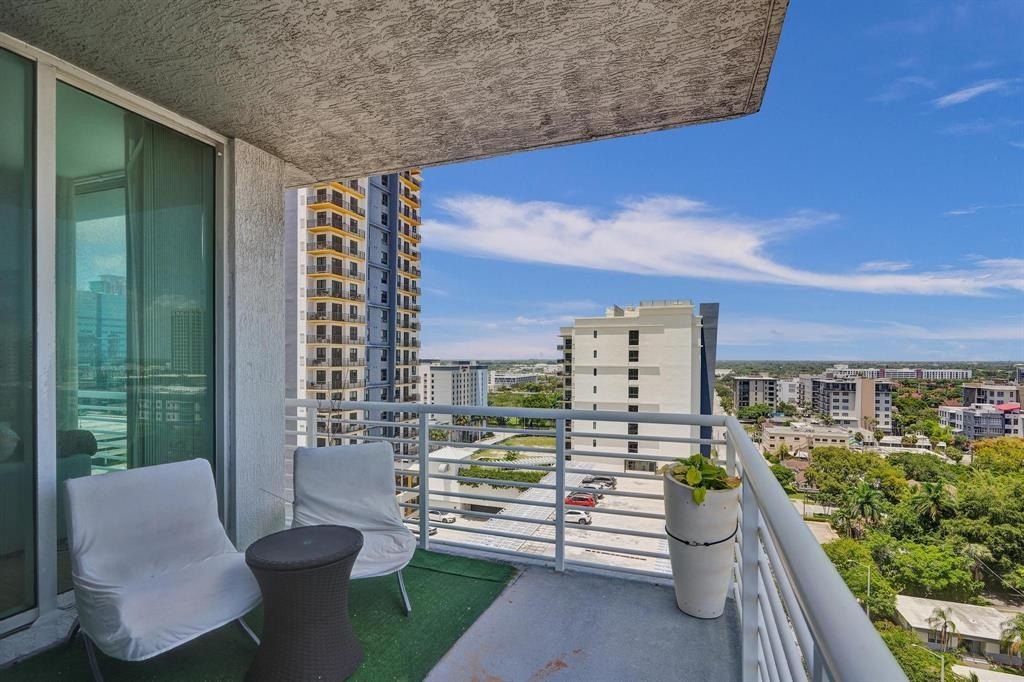 Fort Lauderdale, Florida, 33301, United States, 2 Bedrooms Bedrooms, ,2.5 BathroomsBathrooms,Residential,Forsale,1927578