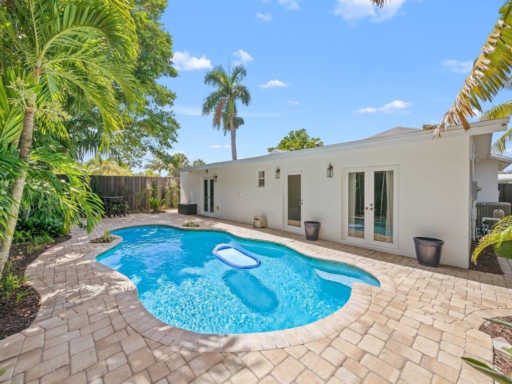 Wilton Manors, Florida, 33311, United States, 2 Bedrooms Bedrooms, ,2 BathroomsBathrooms,Residential,Forsale,1927559