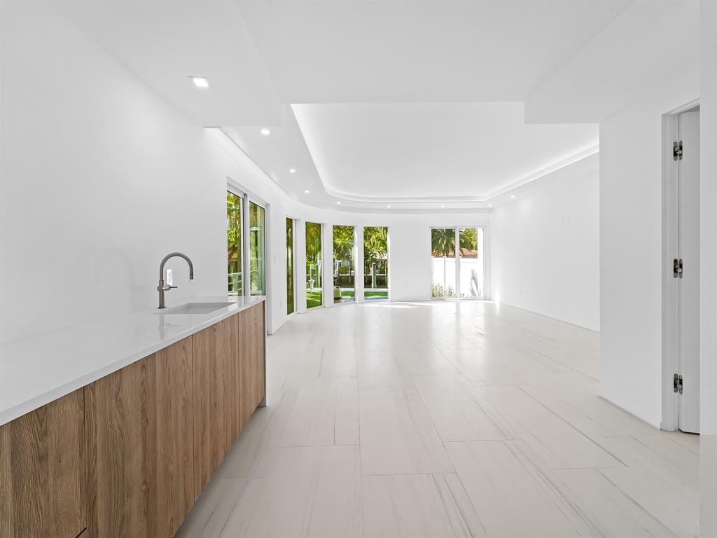 Fort Lauderdale, Florida, 33301, United States, 4 Bedrooms Bedrooms, ,4 BathroomsBathrooms,Residential,Forsale,1927563