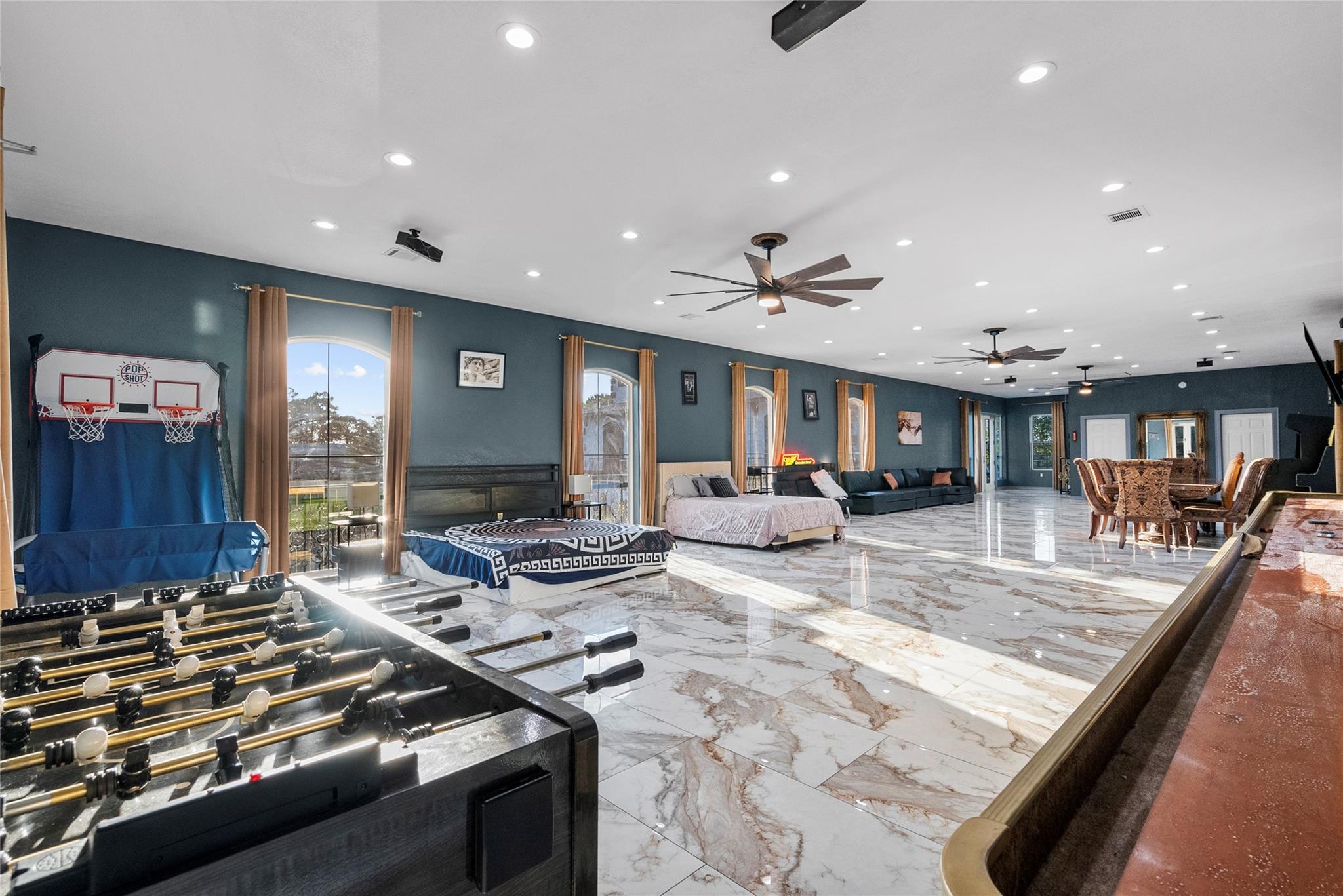 Alvin, Texas, 77511, United States, 8 Bedrooms Bedrooms, ,9 BathroomsBathrooms,Residential,Forsale,1953106